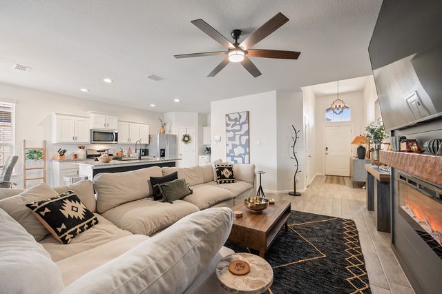 8569 Big Apple Dr, Fort Worth, TX 76179
