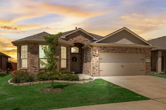 8569 Big Apple Dr, Fort Worth, TX 76179