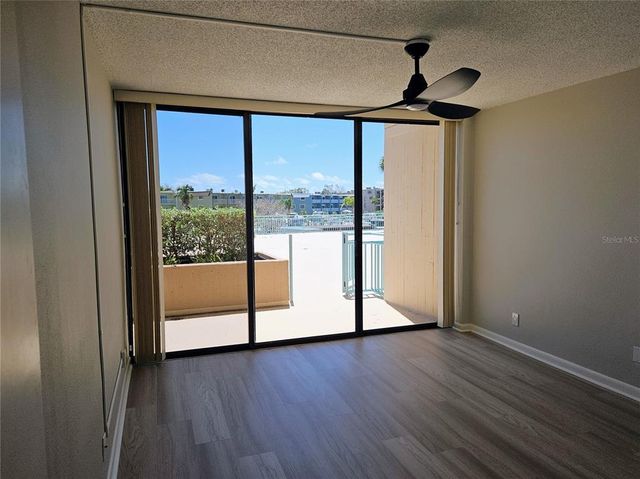 1 KEY CAPRI 112E, Treasure Island, FL 33706