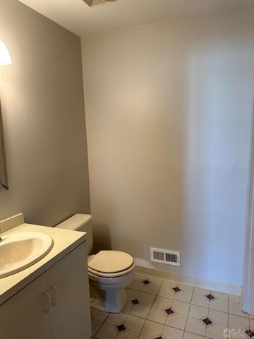 498 Witney Court, North Brunswick, NJ 08902