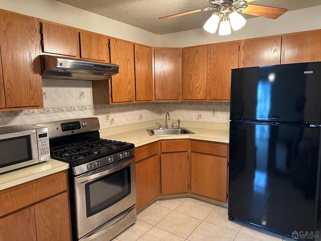 498 Witney Court, North Brunswick, NJ 08902