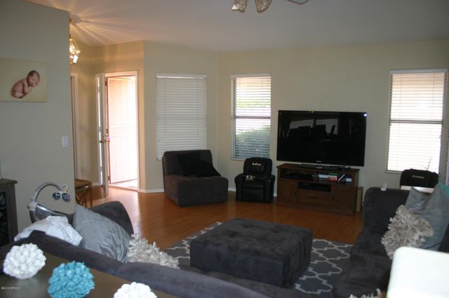 4827 E MOSSMAN Road, Phoenix, AZ 85054