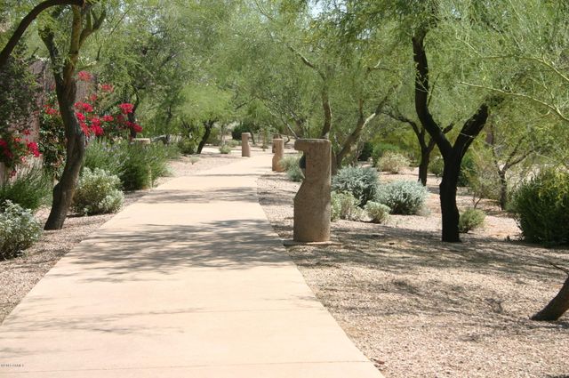 4827 E MOSSMAN Road, Phoenix, AZ 85054