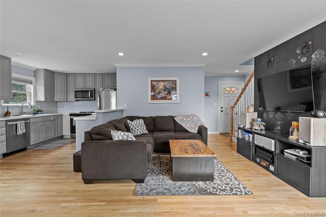 36 Grandview Drive, Mahopac, NY 10541