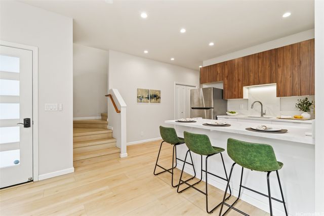 1729 Keeaumoku Street B, Honolulu, HI 96822