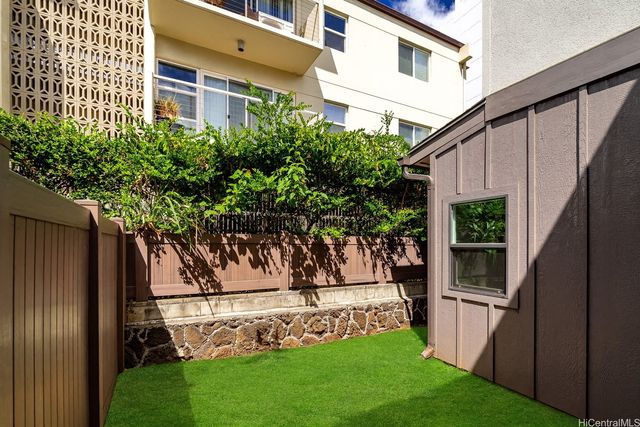 1729 Keeaumoku Street B, Honolulu, HI 96822