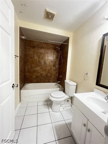 213 SE 23rd PL, Cape Coral, FL 33990