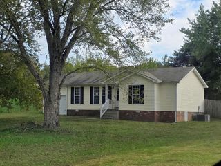 998 Hot Shot Dr, Clarksville, TN 37042