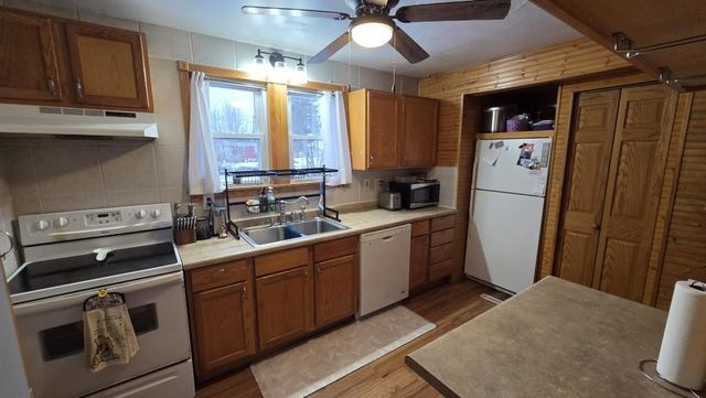 821 S 9TH AVENUE, Wausau, WI 54401