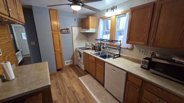 821 S 9TH AVENUE, Wausau, WI 54401