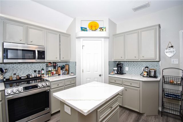 13850 Eaglesnest Bay Dr, Corpus Christi, TX 78418