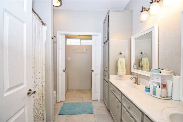 13850 Eaglesnest Bay Dr, Corpus Christi, TX 78418