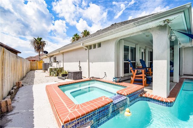 13850 Eaglesnest Bay Dr, Corpus Christi, TX 78418