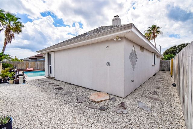 13850 Eaglesnest Bay Dr, Corpus Christi, TX 78418