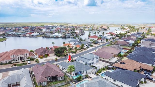 13850 Eaglesnest Bay Dr, Corpus Christi, TX 78418