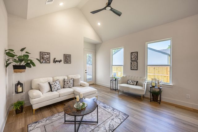903 S Ayers Avenue, Fort Worth, TX 76103