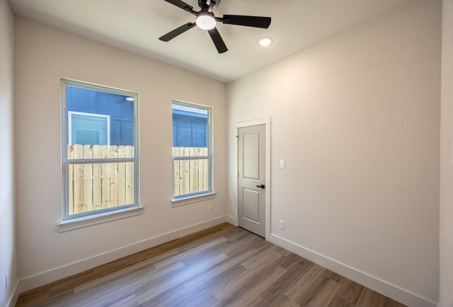 903 S Ayers Avenue, Fort Worth, TX 76103