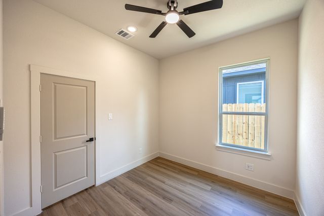 903 S Ayers Avenue, Fort Worth, TX 76103