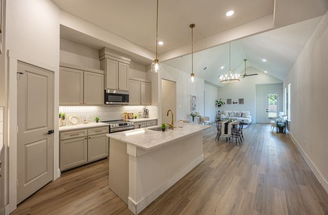 903 S Ayers Avenue, Fort Worth, TX 76103