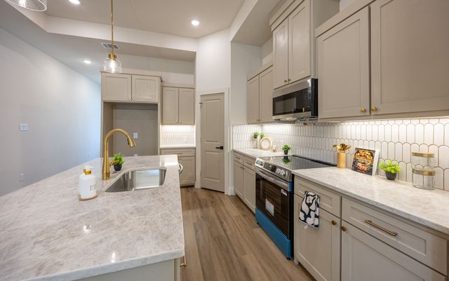 903 S Ayers Avenue, Fort Worth, TX 76103