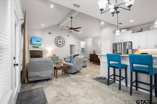 225 Patience Ave., Lindale, TX 75771