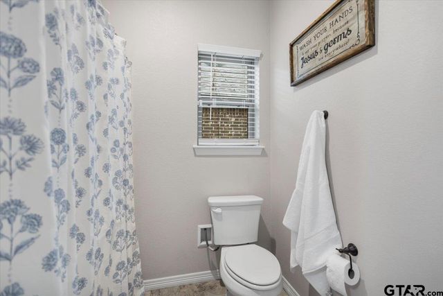 225 Patience Ave., Lindale, TX 75771