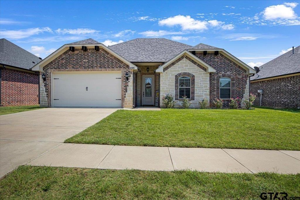 225 Patience Ave., Lindale, TX 75771