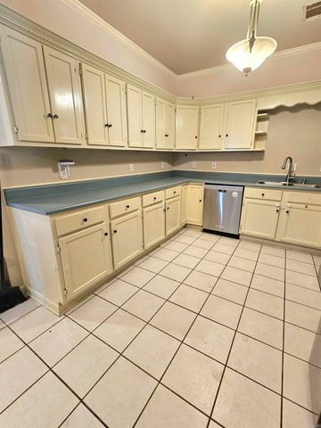 1018 W Holland Avenue, White Hall, AR 71602