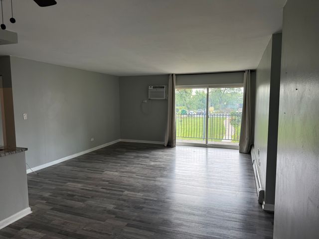 16W486 Lake Drive 201, Willowbrook, IL 60527