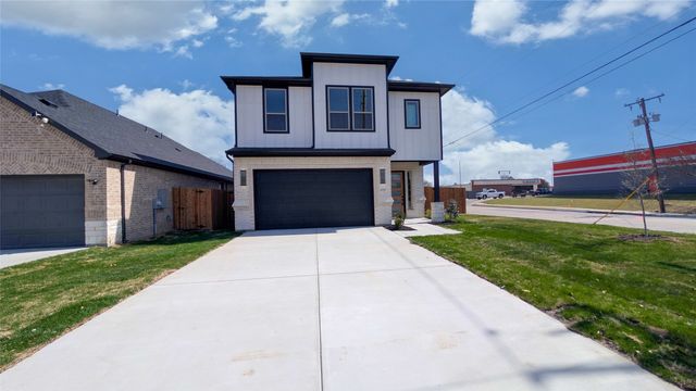 2339 4th Street, Grand Prairie, TX 75051