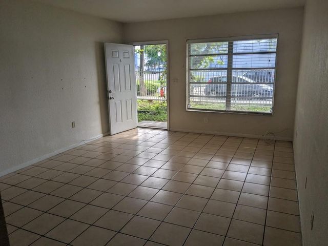 17367 SW 95th Avenue 17367, Palmetto Bay, FL 33157