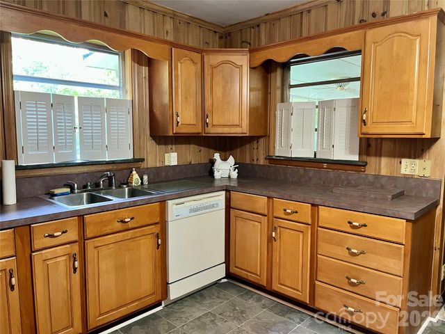 521 Courtney Lane, Matthews, NC 28105