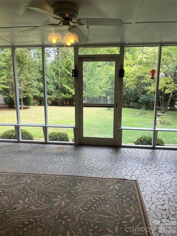 521 Courtney Lane, Matthews, NC 28105