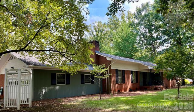 521 Courtney Lane, Matthews, NC 28105
