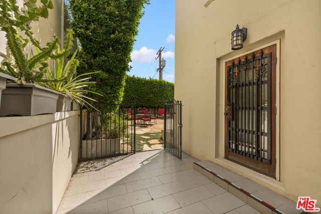 1424 N Crescent Heights Boulevard 28, West Hollywood, CA 90046