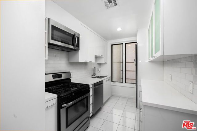 1424 N Crescent Heights Boulevard 28, West Hollywood, CA 90046