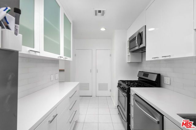 1424 N Crescent Heights Boulevard 28, West Hollywood, CA 90046