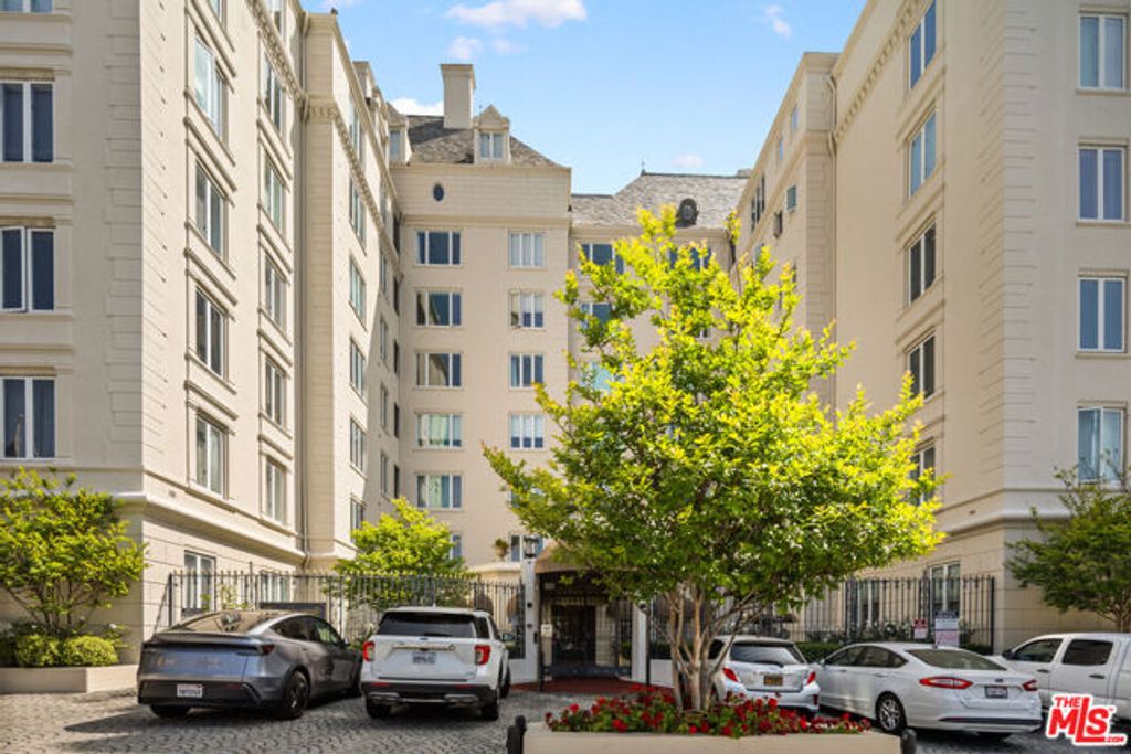 1424 N Crescent Heights Boulevard 28, West Hollywood, CA 90046