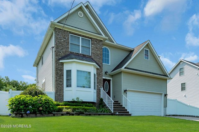 22 Wicker Place, Morganville, NJ 07751