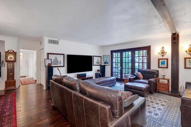 2224 S Piney Point Road 218, Houston, TX 77063