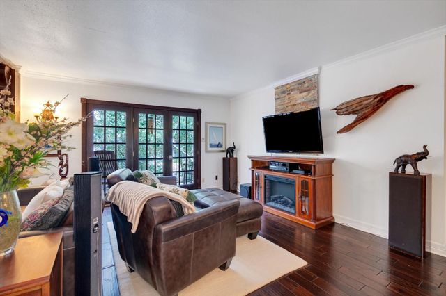 2224 S Piney Point Road 218, Houston, TX 77063