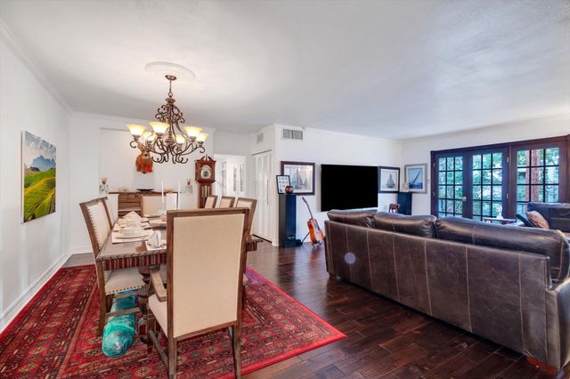 2224 S Piney Point Road 218, Houston, TX 77063