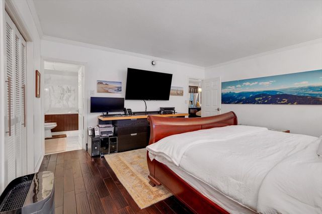 2224 S Piney Point Road 218, Houston, TX 77063