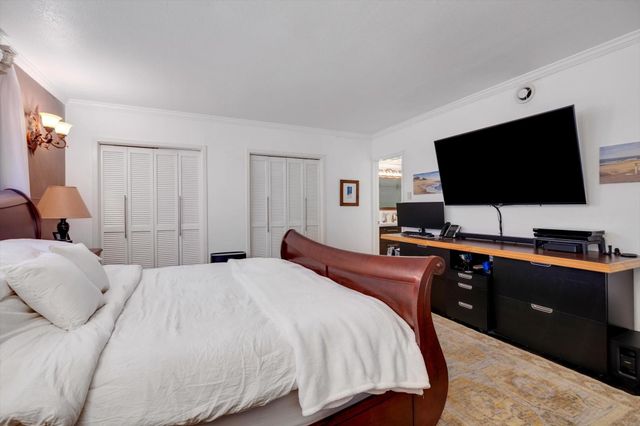 2224 S Piney Point Road 218, Houston, TX 77063