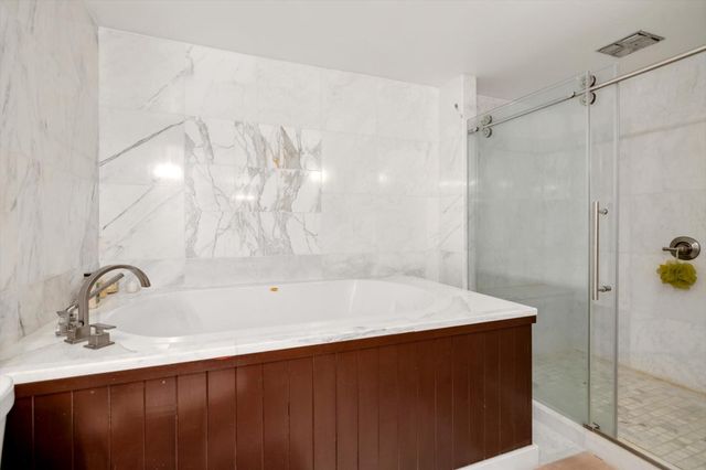 2224 S Piney Point Road 218, Houston, TX 77063