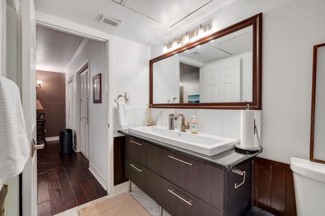 2224 S Piney Point Road 218, Houston, TX 77063