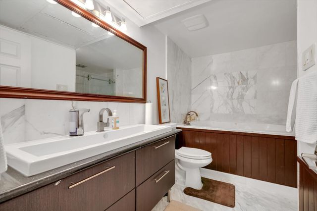 2224 S Piney Point Road 218, Houston, TX 77063