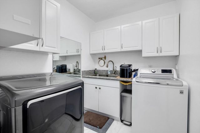 2224 S Piney Point Road 218, Houston, TX 77063