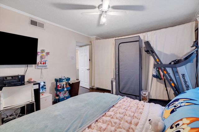 2224 S Piney Point Road 218, Houston, TX 77063