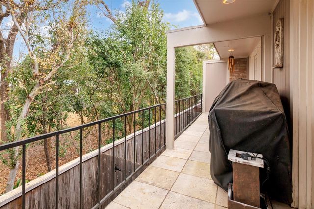 2224 S Piney Point Road 218, Houston, TX 77063